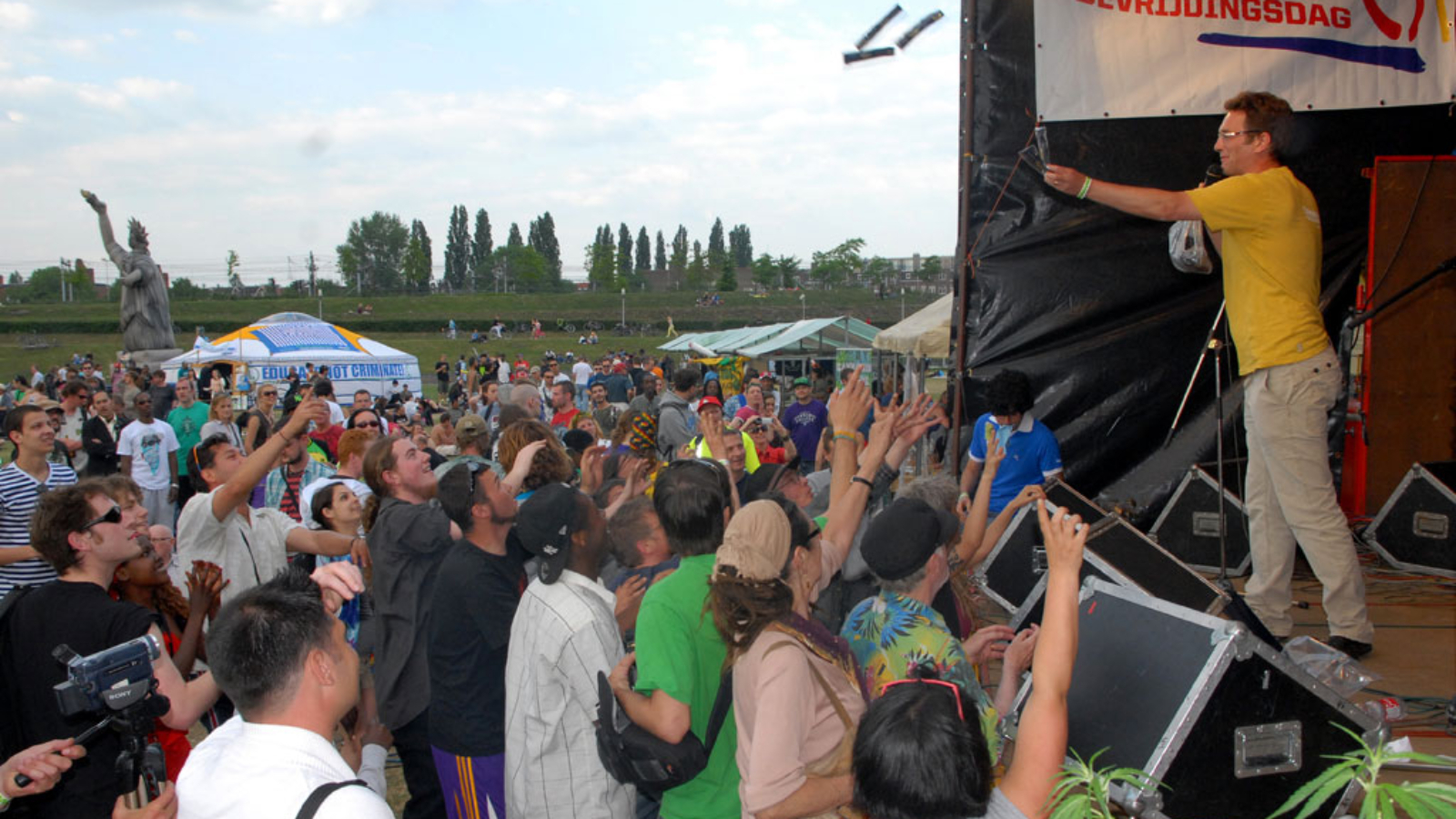 Cannabis_Liberation_Day_2011_Amsterdam_VOC.jpg