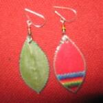 Les légendes Incas rapportent d'ailleurs que le Dieu Soleil créa la feuille de Coca pour étancher la soif, éteindre la faim et faire oublier la fatigue aux hommes. Les originaires aymaras, dont la civilisation s'est épanouie dans la région du lac Titicaca avant l'arrivée des Incas, lui ont donné le nom de khoka , qui signifie " l'arbre par excellence"